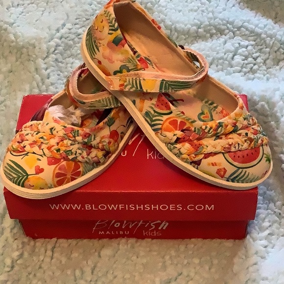 ✨Girl’s Shoes✨ - Picture 2 of 4